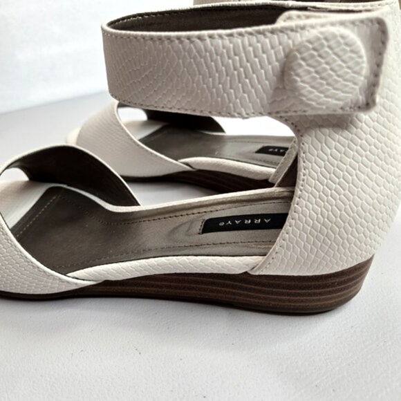 Array Havana White Snake Print Ankle Strap Low Wedge Sandals Sz 9 - Picture 7 of 10